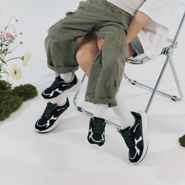 見守り機能付き！ハンズフリースニーカー「LAZY SHOES <AVENCHA> - otta MIMAMORI inside」